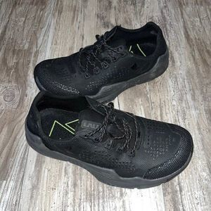 ALO Yoga Women's Black Athletic Shoes